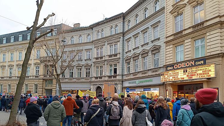 Große Demo in Bamberg: Tausende Menschen ziehen durch die Straßen