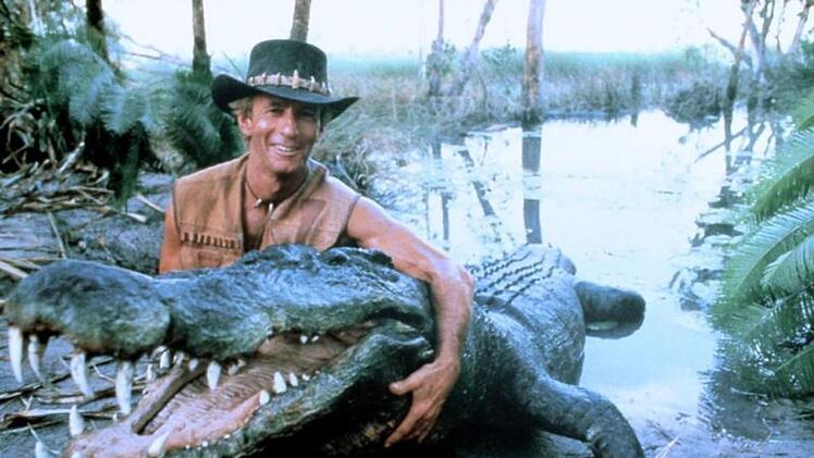 "Das nennst du ein Messer?": Auch dank cooler Spr&uuml;che wurde Paul Hogan als "Crocodile Dundee" zum Publikumsliebling.