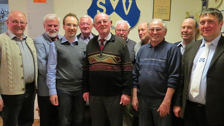 Ehrungen für langjährige Mitglieder des TSV Waldfenster (von links): Ludwig Kleinhenz, Eugen Albert, Marco Kleinhenz, Walter Metz, Aquilin Walter, Stefan Albert, Willi Schlereth, Edgar Heckelmann, Alfred Schlereth und Vorsitzender Frank Heckelmann