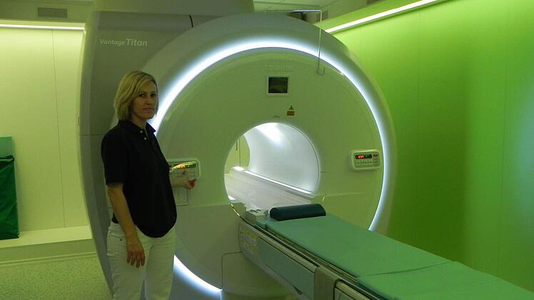 Die "R&ouml;hre", der neue MRT Magnetresonanztomograph.Fotos: Rita Pohle