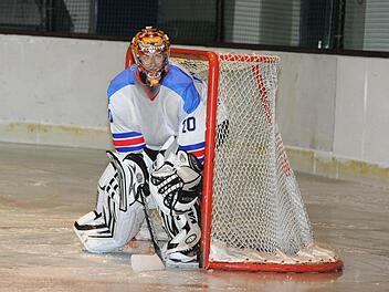 Auf den Bad Kissinger Goalie wartet einige Arbeit in den freundschaftlichen Vergleichen heute gegen die "Lakers" aus Kanada und am Samstag gegen das Junioren-Team des ERC Schwenningen. Foto: Hopf