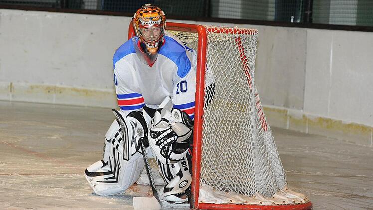 Auf den Bad Kissinger Goalie wartet einige Arbeit in den freundschaftlichen Vergleichen heute gegen die "Lakers" aus Kanada und am Samstag gegen das Junioren-Team des ERC Schwenningen. Foto: Hopf