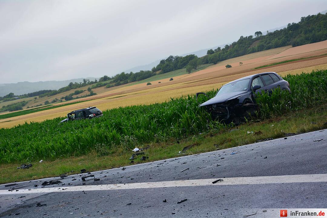 Ein Toter und zwei Schwerverletzte bei Vorfahrtsunfall