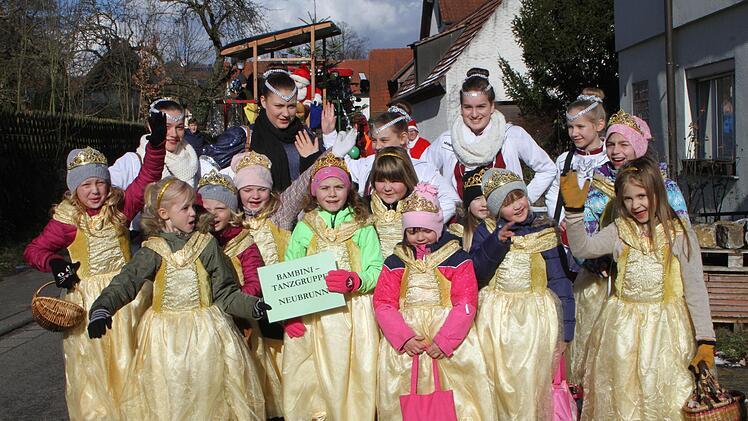 Während des ganzen Faschings waren die "Bambini-Tanzgruppe" und die Gardemädchen aktiv.