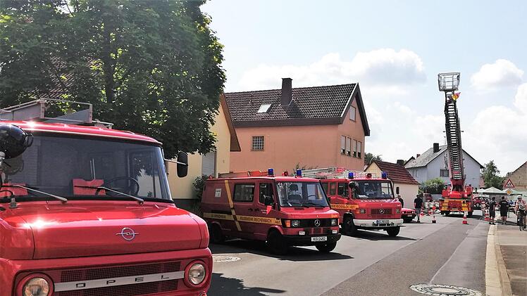 Impressionen von der Ausstellung historischer Löschfahrzeuge und Gerätschaften zur 140-Jahr-Feier der Feuerwehr Reichenbach. Foto: Sigismund von Dobschütz