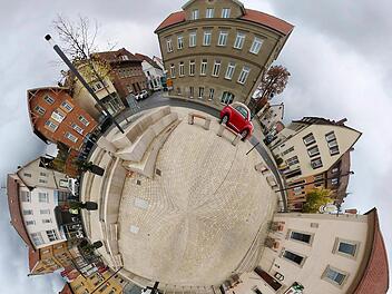 Der Marktplatz mit dem Rathaus (oben). Hier fallen die Entscheidungen für die Marktgemeinde Maßbach mit ihren vier Ortsteilen. Foto: Dieter Britz