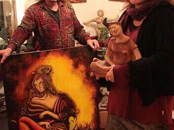 Tamahara und Heike  laden an den Adventssonntagen zum Atelier-Besuch ein.  Foto:  Josef Hofbauer