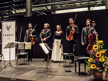 Reichlich Applaus gab es für das Goldmund Quartett und die Sopranistin Francesca Paratore beim Saison-Auftakt beim Coburger "Verein".Foto: Jochen Berger