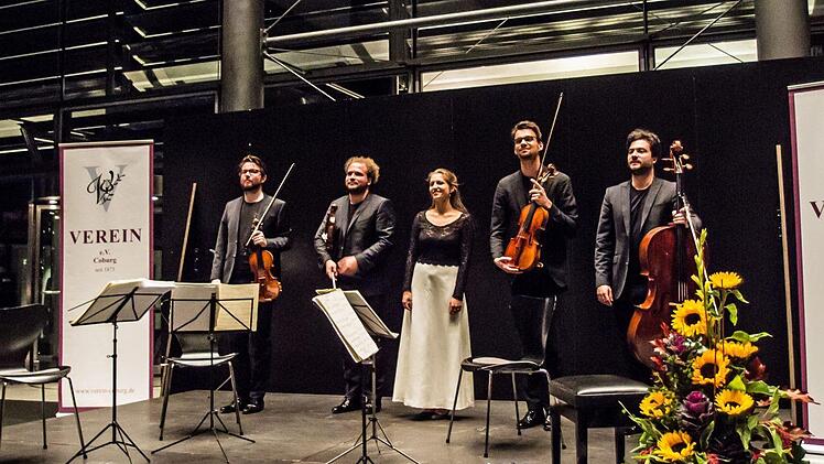 Reichlich Applaus gab es für das Goldmund Quartett und die Sopranistin Francesca Paratore beim Saison-Auftakt beim Coburger "Verein".Foto: Jochen Berger