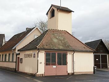 Das Feuerwehrhaus in Kleinbrach taugt nicht für größere Veranstaltungen. Dabei ist die freiwillige Wehr der einzige Verein im Bad Kissinger Stadtteil, der das Dorfleben aufrecht erhält. Steffen Standke