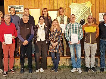 Die amtierenden Sportabzeichenprüfer – mit dem Ehrenvorsitzenden Walter Fuchs – haben sich fortgebildet.