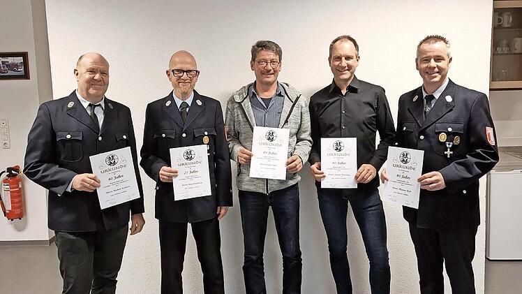 Ehrungen für langjährige Mitgliedschaft bei der Feuerwehr Großenbrach.
