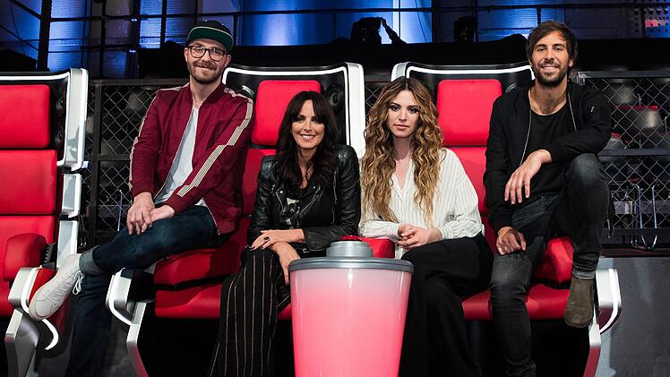 In der "The Voice of Germany"-Jury setzte sie sich f&uuml;r vielversprechende Talente ein (von links): Mark Forster, Nena, ihre Tochter Larissa Kerner und Max Giesinger.