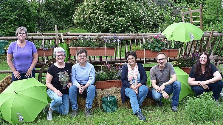 Den Vereinsvorstand bilden (v.&nbsp;l.) Ingrid Steger, Margot Hopfeng&auml;rtner, Christine Vogel, Gudrun P&ouml;hner, Markus Schneider und Helga Pristovnik.