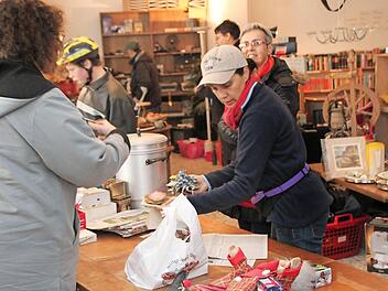 Mehrere Jahre war der Flohmarkt-Laden für das Heimatspielhaus in der ehemaligen Norma. Jetzt zieht er wieder um. Foto: Archiv/Thomas Malz