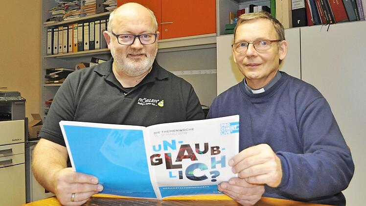 Menschen mit der Liebe Gottes in Ber&uuml;hrung zu bringen, das w&uuml;nschen sich Wolfgang Kettler (links) und Pfarrer Manfred Greinke f&uuml;r die sieben Abende von "Pro Christ". Foto: Beate Dahinten