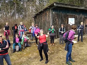 Teilnehmer der Basen-Fasten-Wanderung bei einer Rast. Margot Gärtner