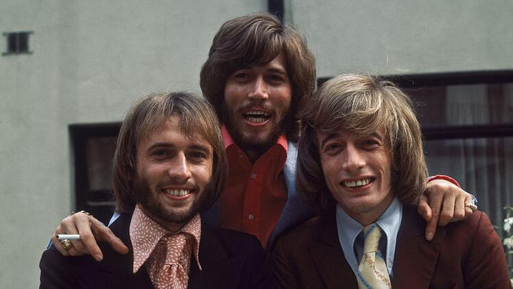 Mit seinen Br&uuml;dern Maurice (links) und Robin (rechts) schrieb Barry Gibb Pop-Geschichte. Die Tontr&auml;ger der Bee Gees verkauften sich &uuml;ber 220 Millionen Mal.