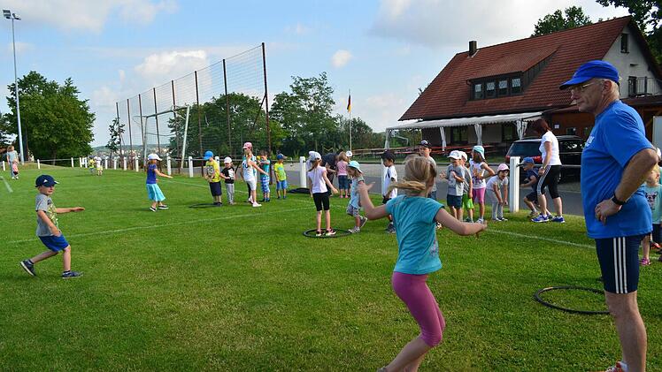 Die Kinder sind mit großem Eifer bei der Sache. Foto: Larissa Händel