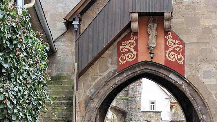 Das Jörgentor wird seit Jahrzehnten vom Rhönklub-Zweigverein Münnerstadt als Vereinsheim genutzt. Doch die vielen steilen Treppen bereiten den immer älter werdenden Mitgliedern große Probleme. In der Hauptversammlung fiel allerdings noch keine Entscheidung über eine neue Lösung. Fotos: Dieter Britz