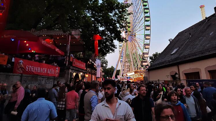 Erlangen Bergkirchweih 2023 Riesenrad hell
