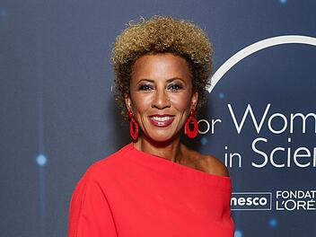 Arabella Kiesbauer will Rassismus keinen Platz bieten: "Wenn ein Kommentar wirklich rassistisch ist, dann l&ouml;sche ich den."