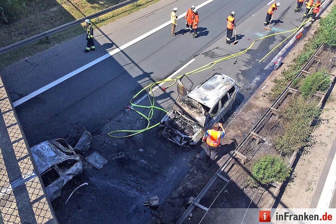 Erste Bilder: Autos brennen bei Unfall auf A73 aus - Bruecke beschaedigt