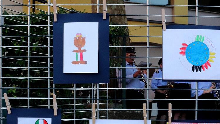 Die Bilder des Wettbewerbs, ganz links oben der Siegerbär Bruno  Foto: Johanna Blum