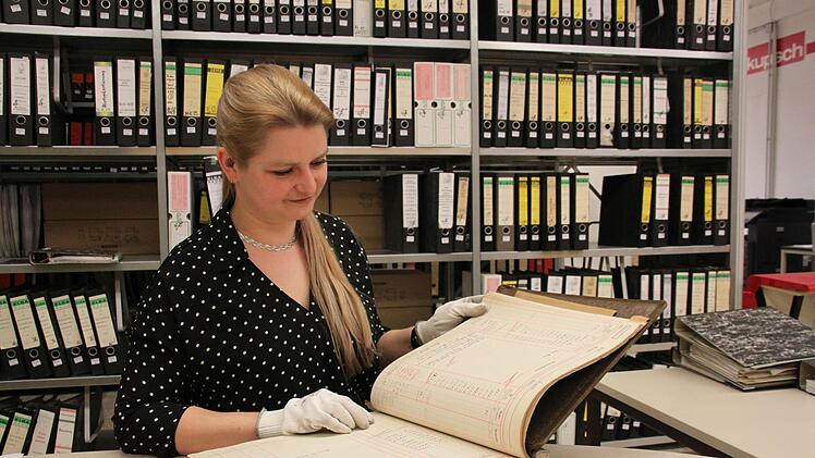 Im Archiv ist jedes Dokument ein Unikat. Die 27-j&auml;hrige Anastasia G&ouml;tz muss in den n&auml;chsten f&uuml;nf Jahren entscheiden, was in den neun Kommunen der Allianz Fr&auml;nkisches Saaletal aufgehoben wird und was weg kann.