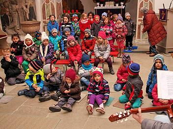 Generalprobe: Die Kinder der Maßbacher Kita am Donnerstag in in der evangelischen Kirche Maßbach. Foto: Dieter Britz