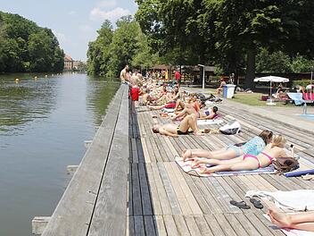 Beliebt bei Jung und Alt: das Hainbad in Bamberg.  Foto: C. Pack