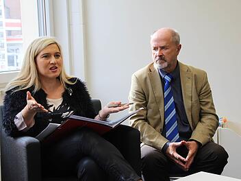 Gesundheitsministerin Melanie Huml und Landtagsabgeordneter Jürgen W. Heike berichteten vom 500-Millionen-Sonderprogramm, das das Kabinett vor zwei Wochen beschlossen hatte. Foto: Ulrike Nauer