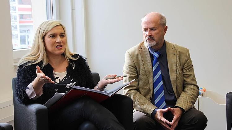 Gesundheitsministerin Melanie Huml und Landtagsabgeordneter Jürgen W. Heike berichteten vom 500-Millionen-Sonderprogramm, das das Kabinett vor zwei Wochen beschlossen hatte. Foto: Ulrike Nauer