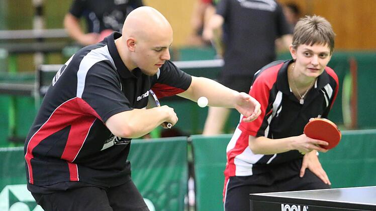 Kevin Schenk (TSV Windheim) und Corina Wachter wurden Vizemeister im Mixed der C-Klasse. Wachter gewann darüber hinaus den Einzelwettbewerb der Damen. Foto: Horst Marr