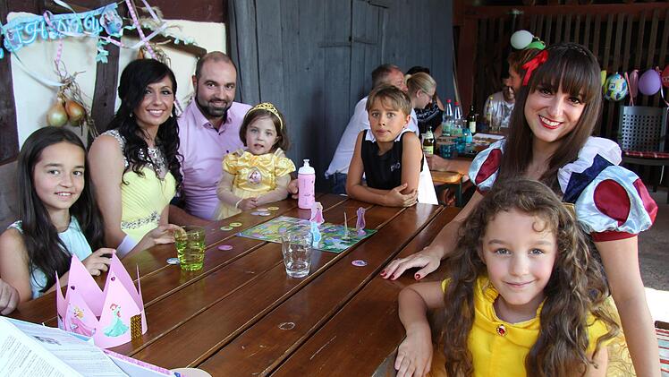 Die Disney-Prinzessinnen sangen für Milena nicht nur ihre Lieblingslieder, sie spielten auch mit dem Geburtstagskind und seinen Gästen.