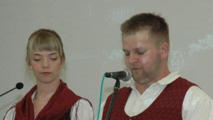 Gwendolin Renner und Victor Rauch waren beim Festkommers als Moderatoren tätig. Foto: Edwin Meißinger