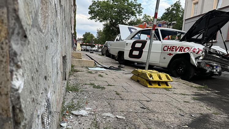 Hof: Kind bei Verkehrsunfall lebensbedrohlich verletzt - Rettungshubschrauber im Einsatz
