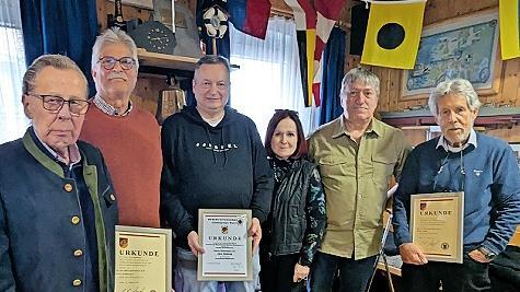 Ehrungen bei der Soldatenkameradschaft (von links): Kurt St&uuml;binger (40 Jahre), Schriftf&uuml;hrer Horst Hohenner, J&ouml;rn Hottung (10 Jahre), stellv. Landr&auml;tin Christina Flauder, Vorsitzender G&uuml;nter Limmer und Dieter Zapf (50 Jahre)