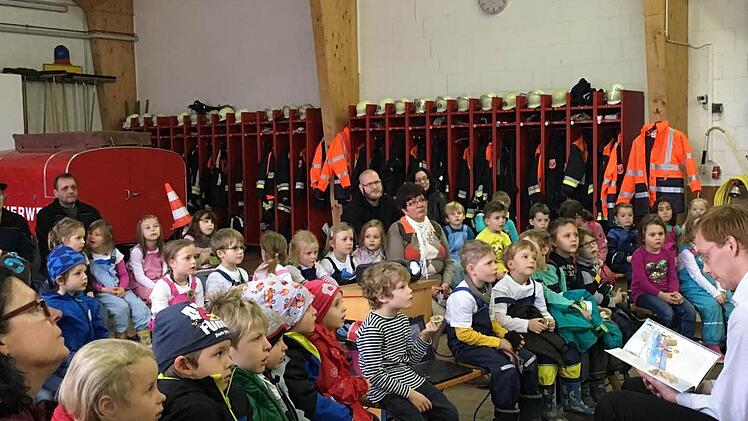 Lesung bei der Feuerwehr in Untersiemau Foto: Sonja Erdel