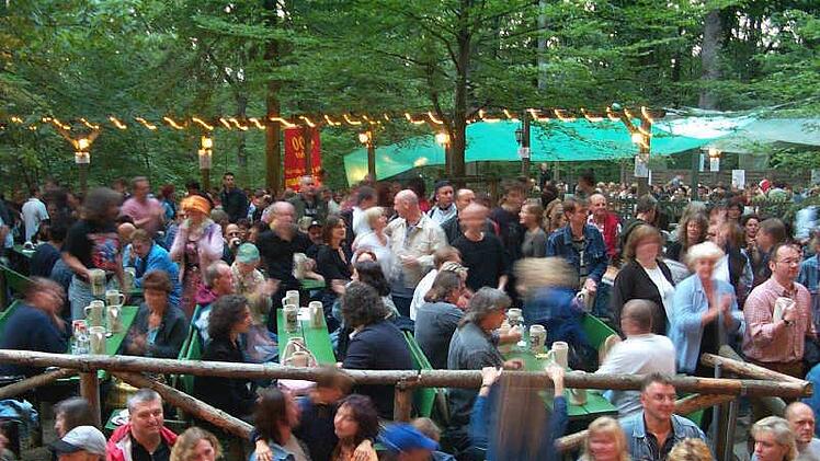 Oberhalb des Riesenrads, auf dem Schlößlakeller, ist immer etwas los.Foto: Barbara Herbst / FT
