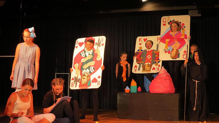 Gerichtsverhandlung mit der Herz Königin.Doris Bauer