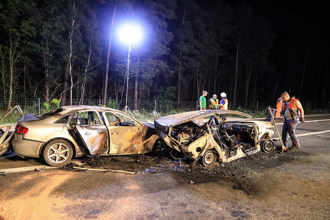 Zwei Tote, vier Schwerverletzte bei Unfall auf A3