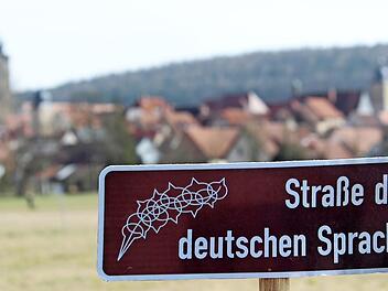 Rückerts Dichtkunst als Fremdenverkehrsmagnet: An dem berühmten Lyriker und Sprachgelehrten und damit auch an Ebern kommt niemand mehr vorbei, der sich auf eine Ferientour entlang der "Straße der deutschen Sprache" begibt.  Fotos: Eckehard Kiesewetter