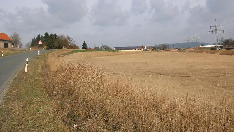 Blick nach Osten - hinten ist der Trassenverlauf der Umgehung bei der Zettlitzer Straße zu erkennen. Foto: Stephan Tiroch
