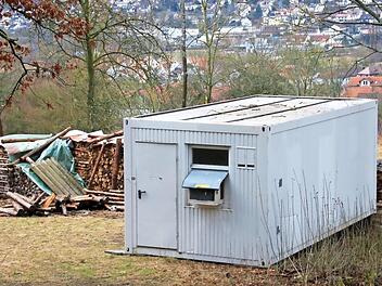 Stein des Anstoßes für CSU-Stadtrat Martin Vogler: Der Container am Schlüsselstein.  Fotos: Josef Hofbauer