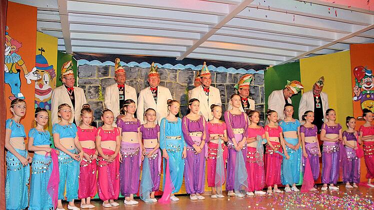 Die Kindergarde brachte Farbe und Stimmung. Foto: Dieter Britz