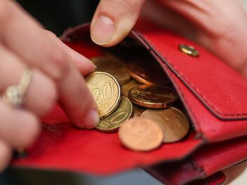 Münzen in einem Portemonnaie