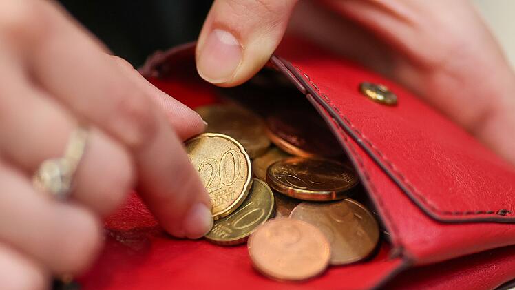 Münzen in einem Portemonnaie