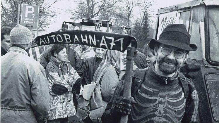 Helmut Schultheiß vom Bund Naturschutz bei einer Demo 1996. Foto: Archiv Saale-Zeitung