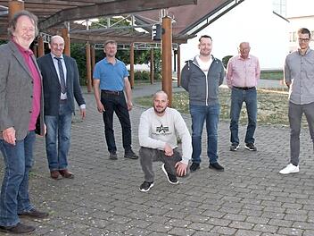 Die verabschiedeten Gemeinderäte mit Bürgermeister Bernhard Seeberger (2. von links), Werner Schrumpf (SPD), Herbert K. Müller (FW), Ulrich Bauenschmidt (CSU), Thomas Kühn, Herbert J. Müller und Stefan Leipold (alle FW) Foto: Richard Sänger